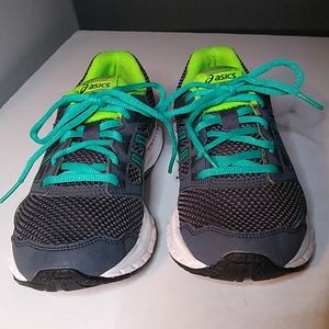 Asics  Gel Contend 5 . Running shoes . Size 5.5 .Grey and Green Teal . Pre-owned